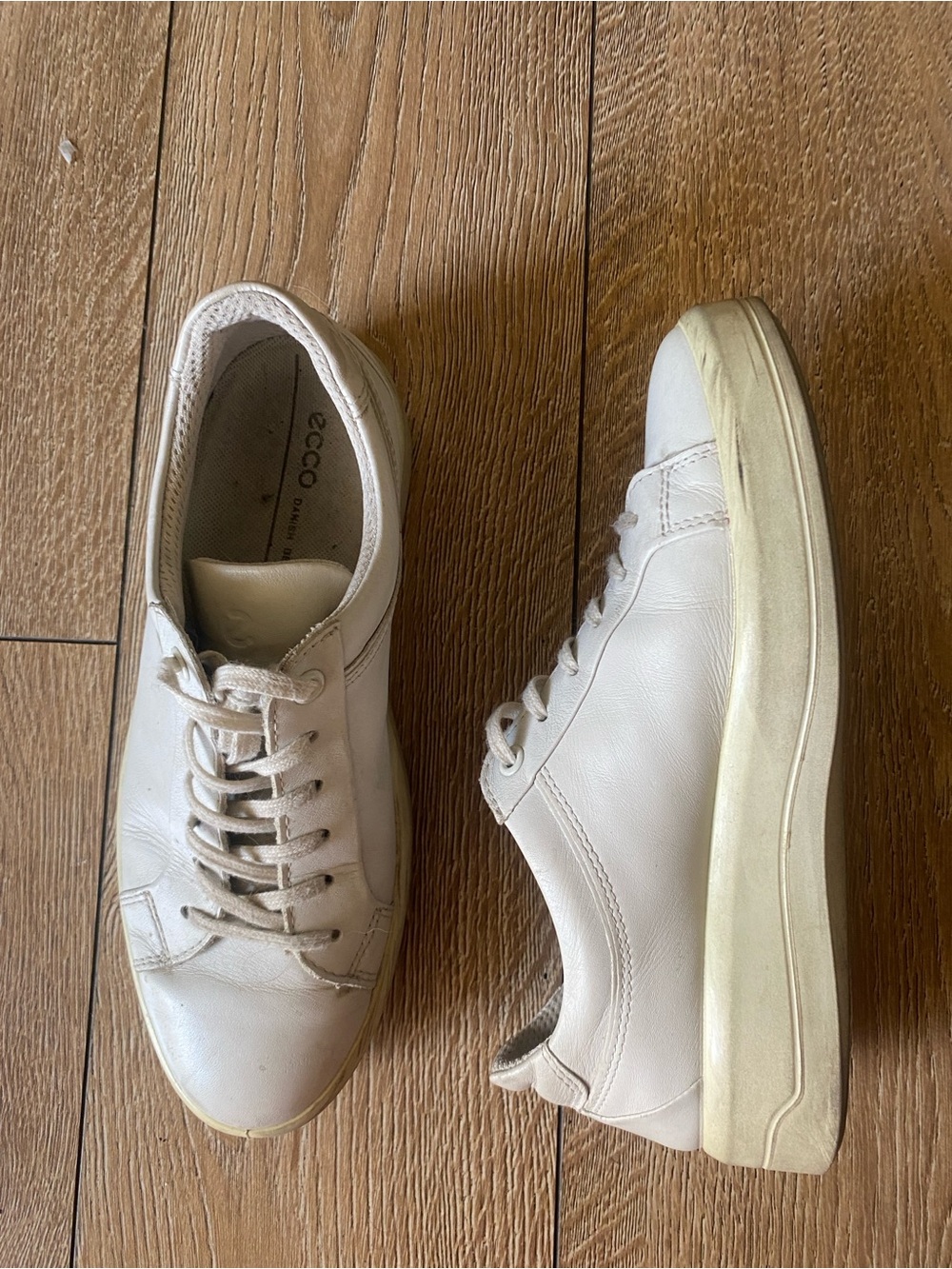 ECCO Women’s Everyday White Leather Casual Sneakers